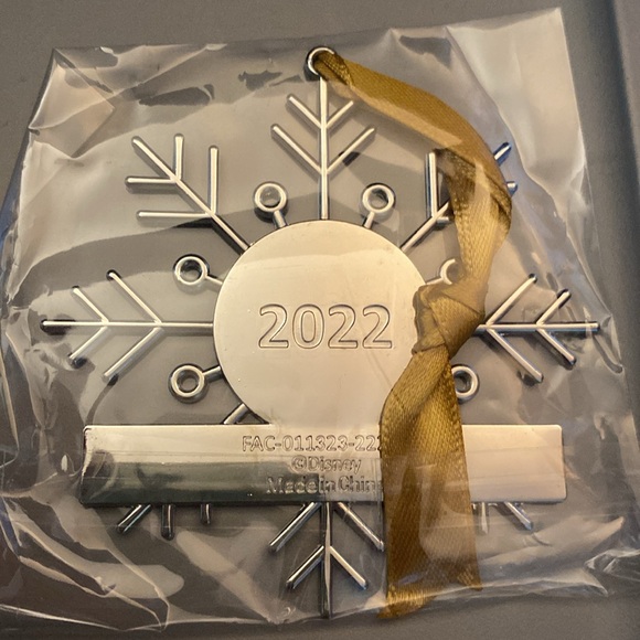 Disney World Mickey’s Very Merry Christmas Party 50th Anniversary 2022 Party Set - Picture 3 of 7